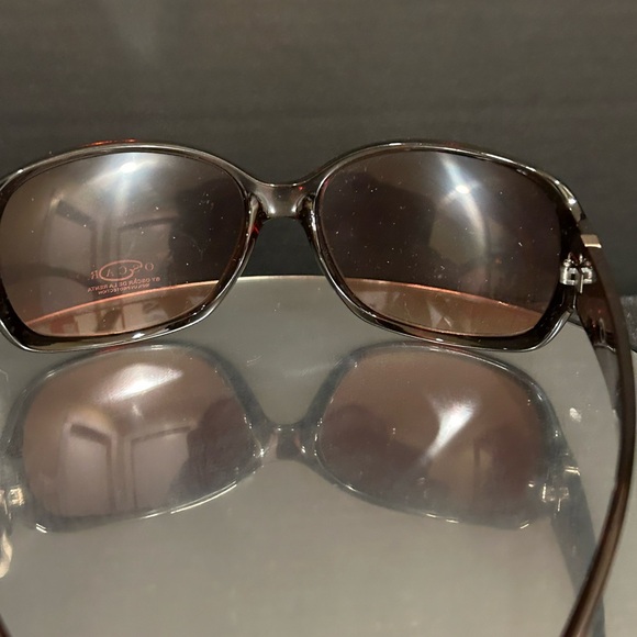 NWT Brown Women’s Oscar de la Renta Brown sunglasses - Picture 2 of 7